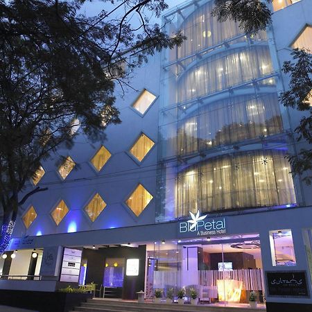 Blu Petal - A Business Hotel Bangalore Extérieur photo